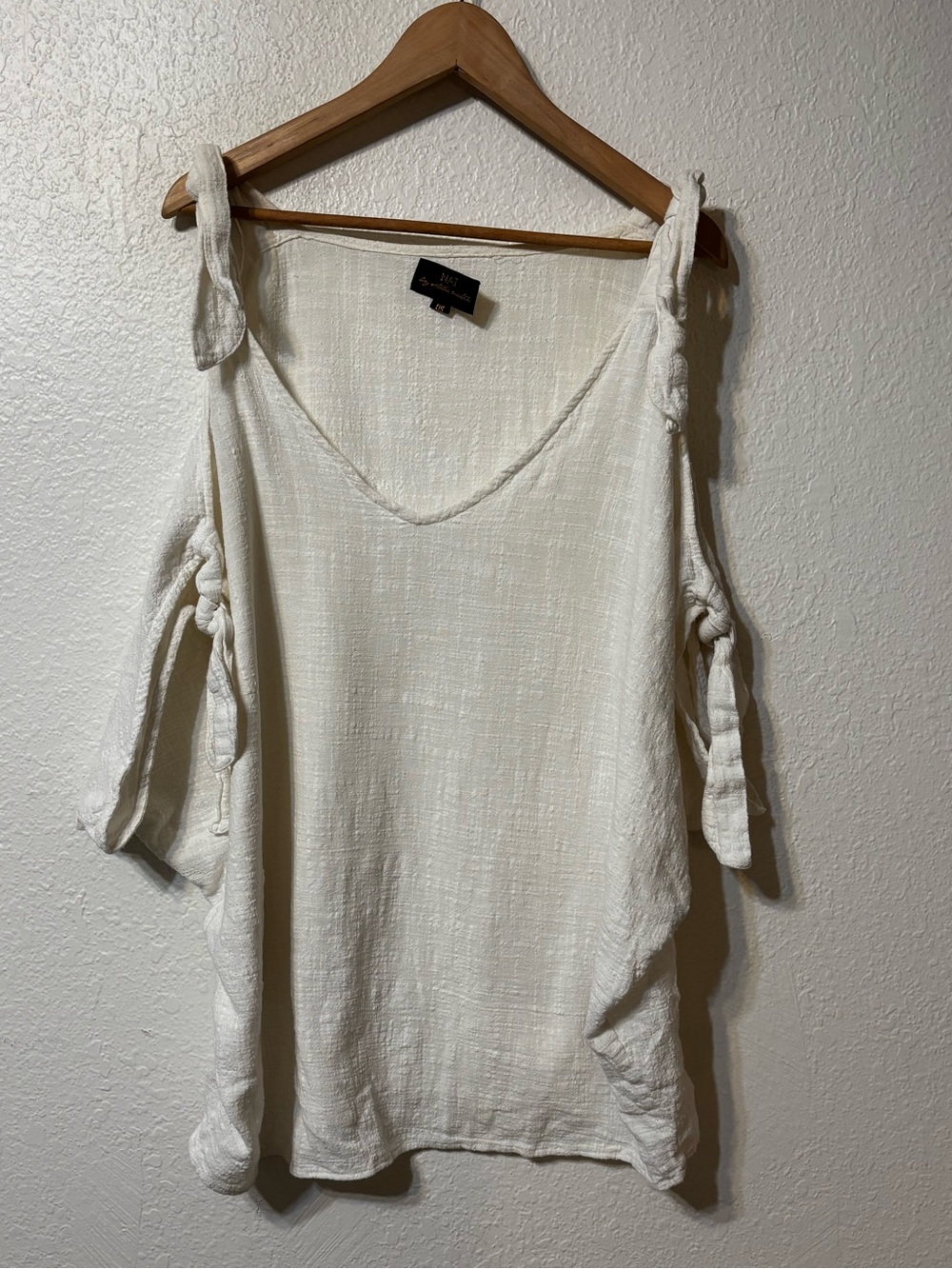 NAT by Natalie Martin Cold Shoulder Tie Sleeve Textured V-Neck Blouse Ivory OS